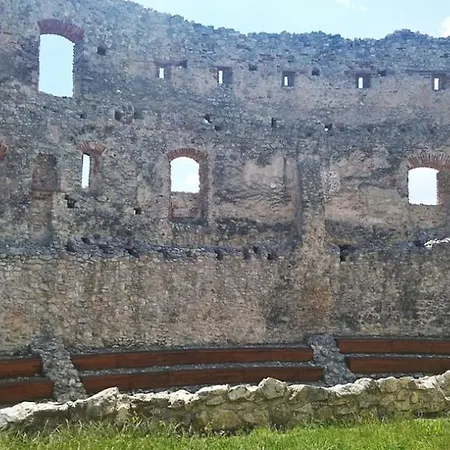 Pod Hradom Restaurant & Pensionat *