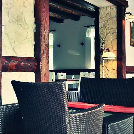Pod Hradom Restaurant & Guest house *