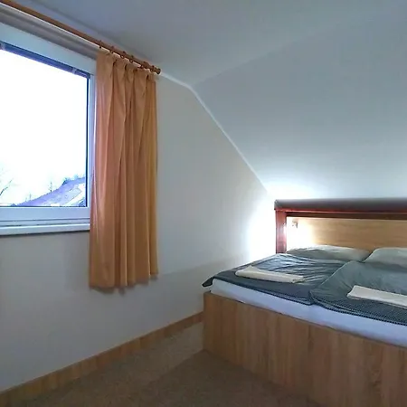 Pod Hradom Restaurant & Casa de hóspedes Topoľčany