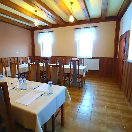 Pod Hradom Restaurant & Guest house *