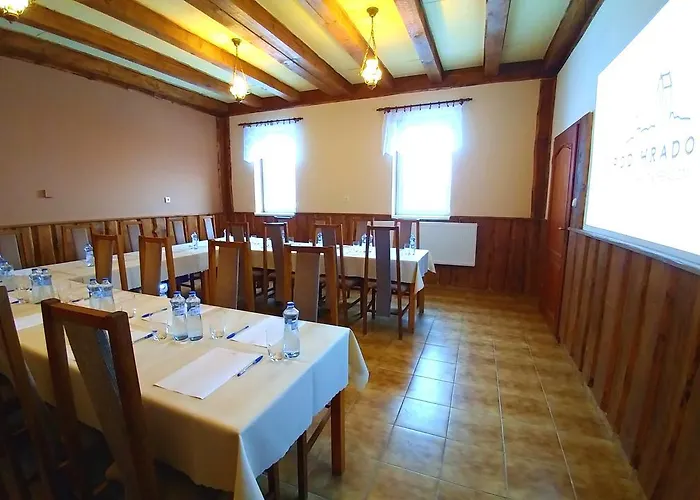 Pod Hradom Restaurant & Gasthof *