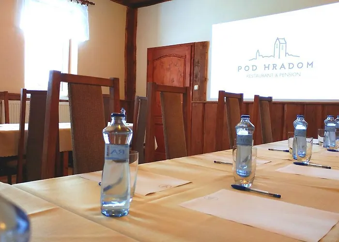 Pod Hradom Restaurant & Gasthof *